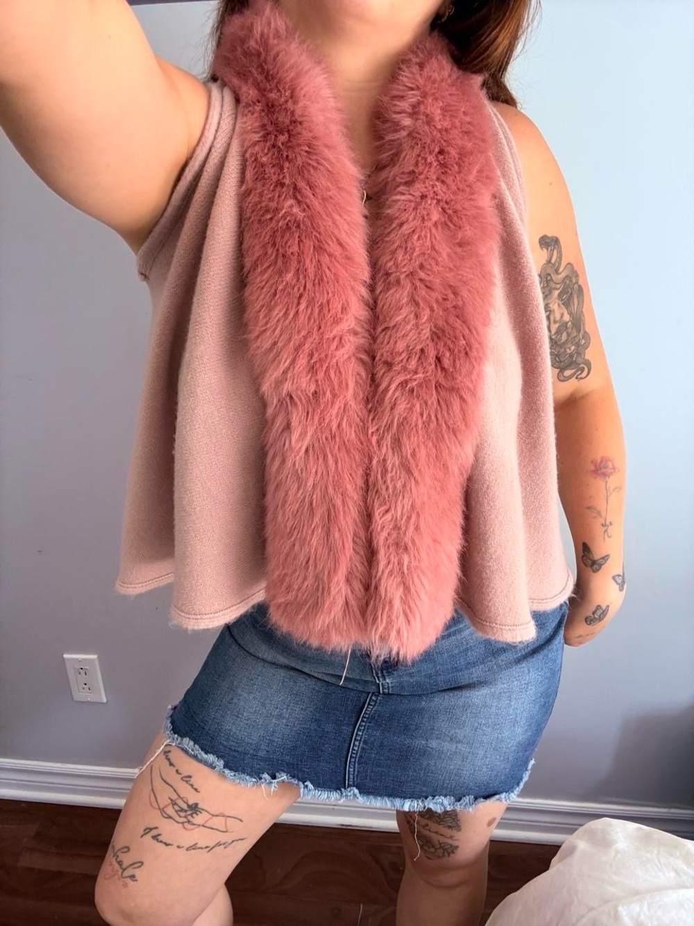 Y2K PINK FAUX FUR SLEEVELESS TOP